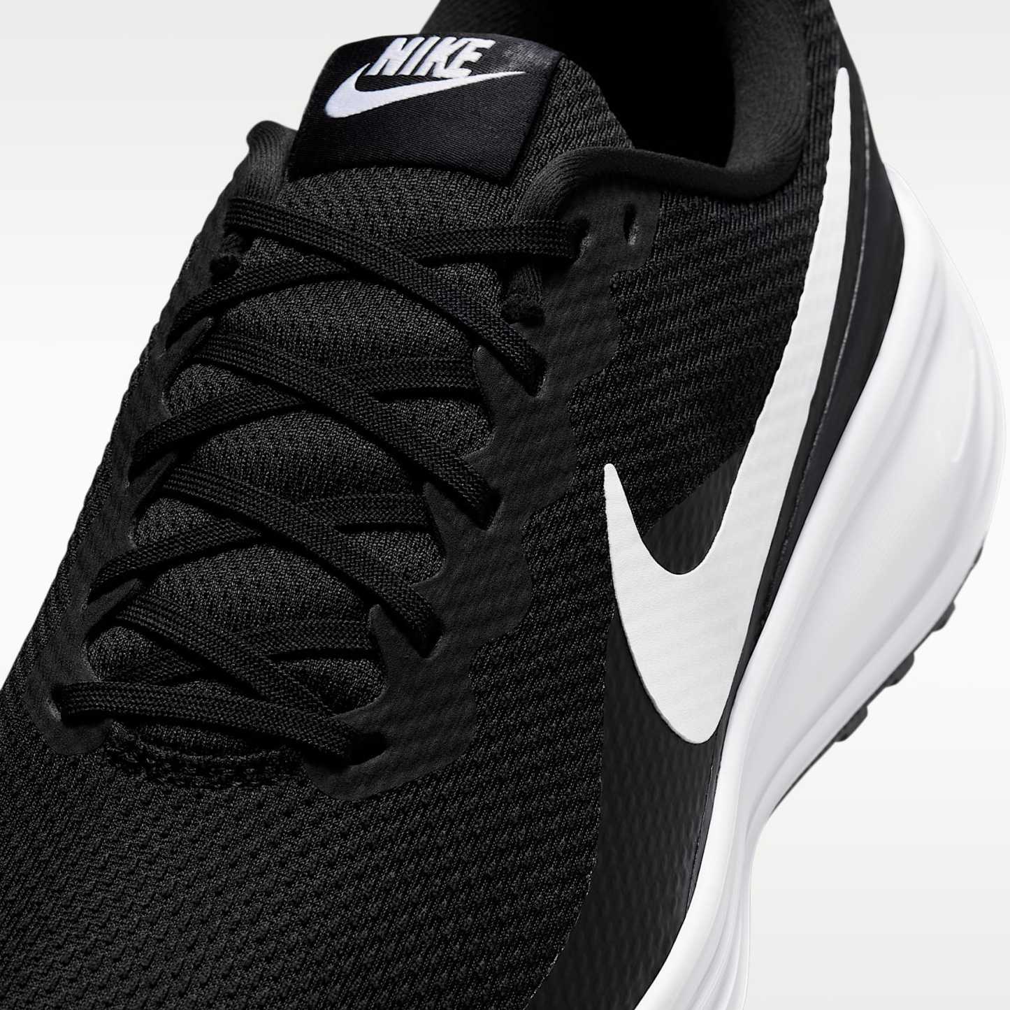 Nike Revolution 8 Straßenlaufschuh (Herren, weit) – Schwarz/Schwarz/Weiß