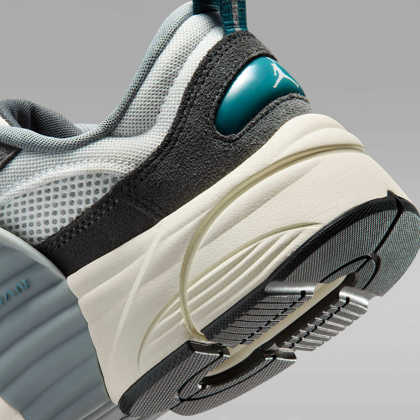 Jordan Trunner O/S Schuhe (Herren) – Photon Dust/Anthracite/Cool Grey/Ash Green