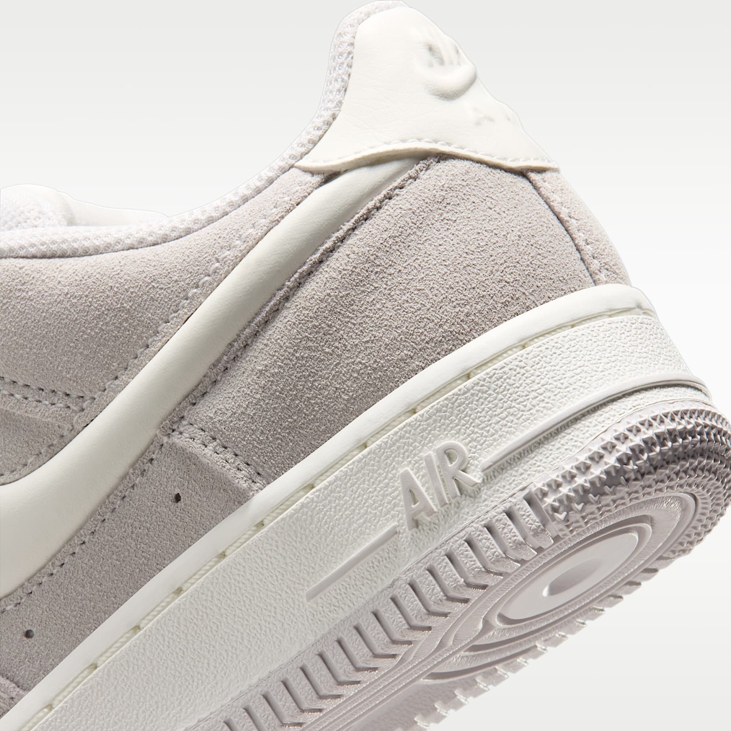 Nike Air Force 1 LV8 Schuh (ältere Kinder) – Vast Grey/Sail