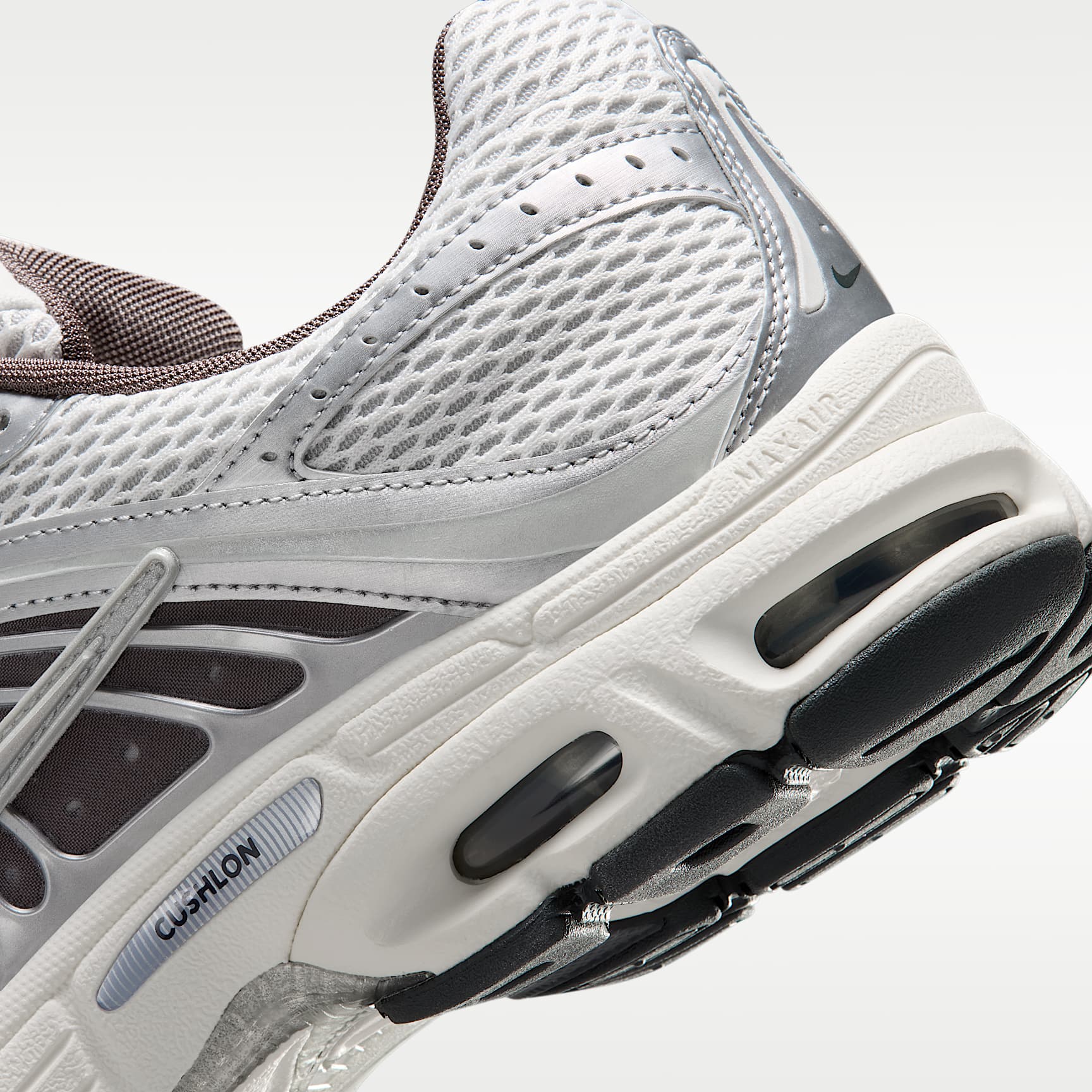 Nike Air Max Moto 2K Schuh (Herren) – Platinum Tint/Sail/Anthracite/Metallic Silver
