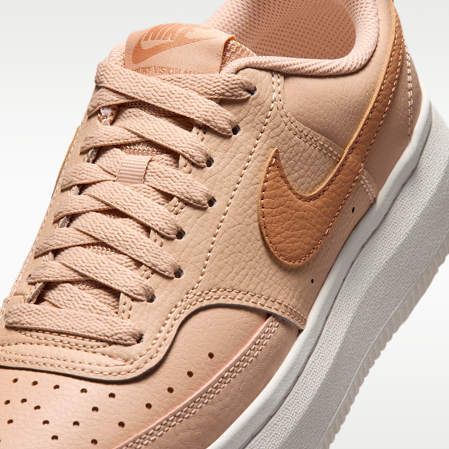 Nike Court Vision Alta Schuh (Damen) – Shimmer/Sail/Light Cognac