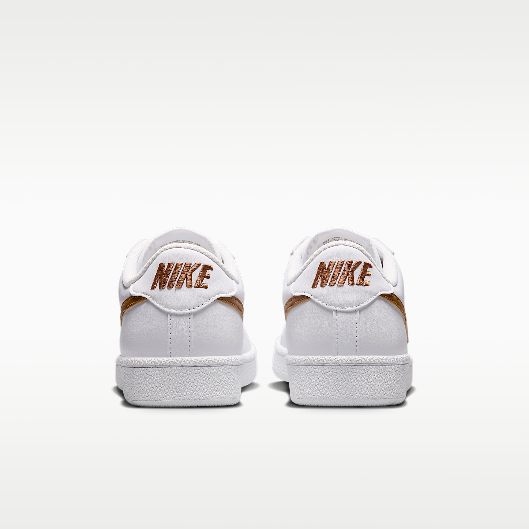 Nike Tennis Classic Damenschuh – Weiß/Weiß/Light British Tan