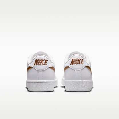 Nike Tennis Classic Damenschuh – Weiß/Weiß/Light British Tan