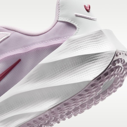 Nike Aura Edge Schuh (Damen) – Bleached Lilac/Off White/Weiß/Pink Smoke