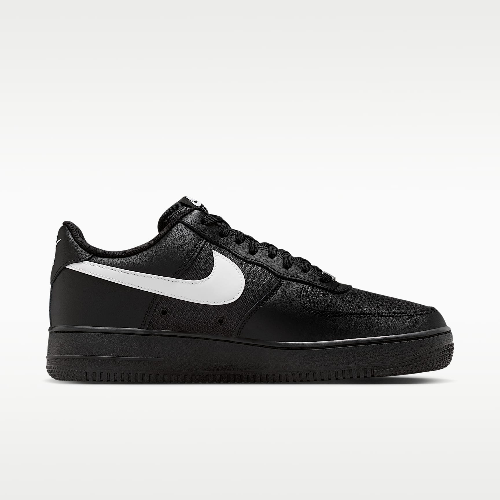 Nike Air Force 1 '07 LV8 Schuh (Herren) – Schwarz/Schwarz/Weiß