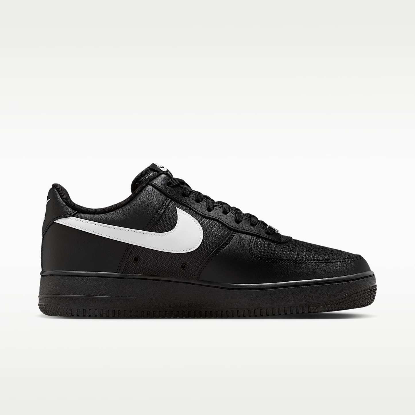 Nike Air Force 1 '07 LV8 Schuh (Herren) – Schwarz/Schwarz/Weiß
