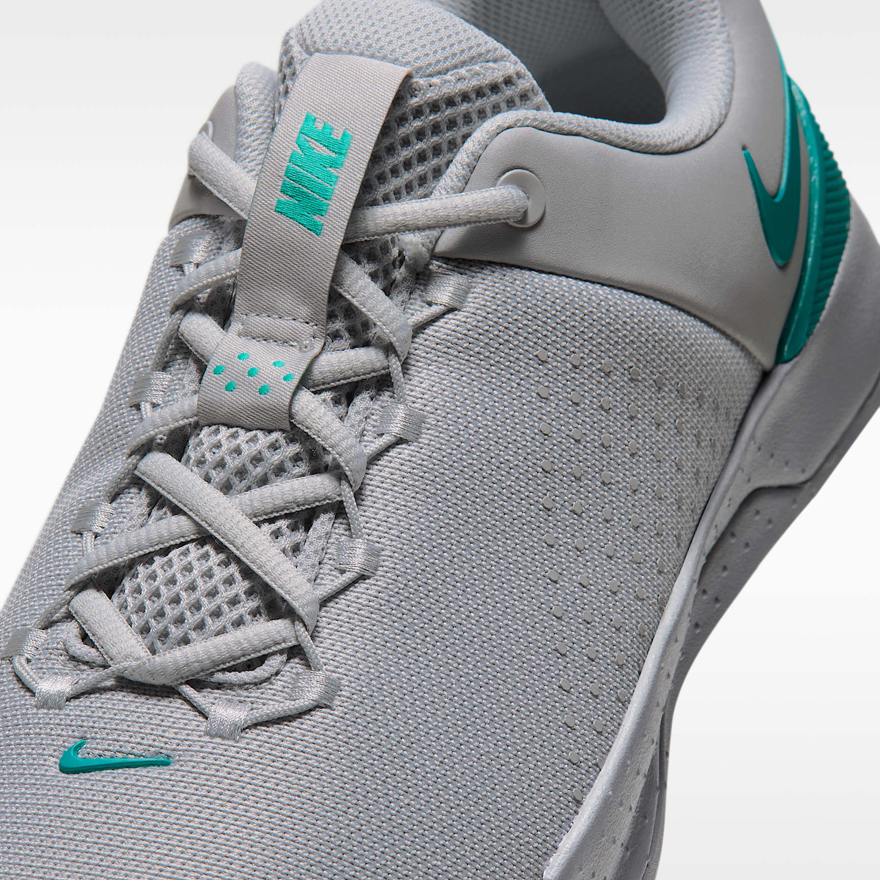 Nike MC Trainer 4 Trainingsschuh (Herren) – Grey Fog/Light Smoke Grey/Energy