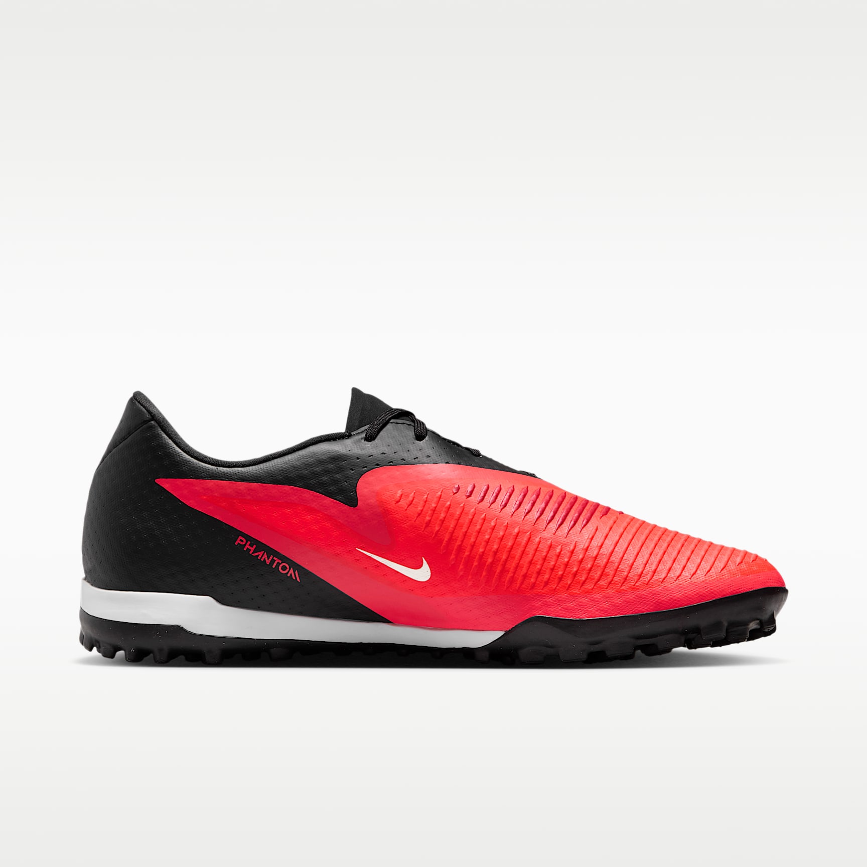 Nike Phantom 6 Low Academy Fußballschuh für Turf – Bright Crimson/Schwarz/Blur