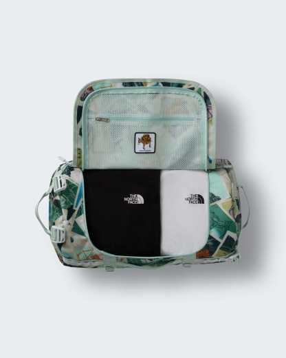 Base Camp Duffel-Tasche 50L – S – Opal Frost TNF Postcards Print-Opal Frost-Pearl Stone