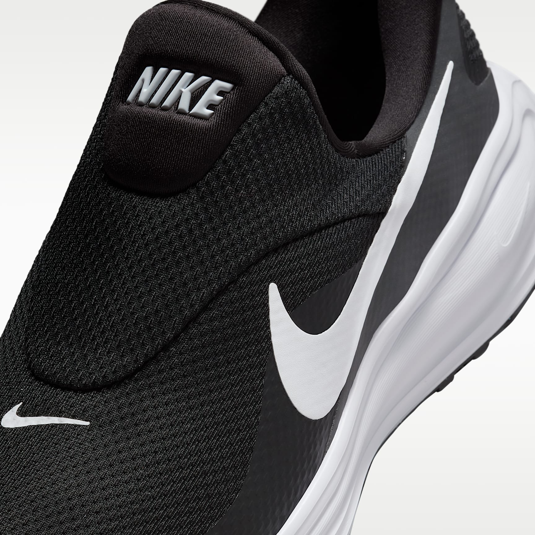 Nike Revolution 8 EasyOn Straßenlaufschuh (Herren) – Schwarz/Anthracite/Wolf Grey/Weiß