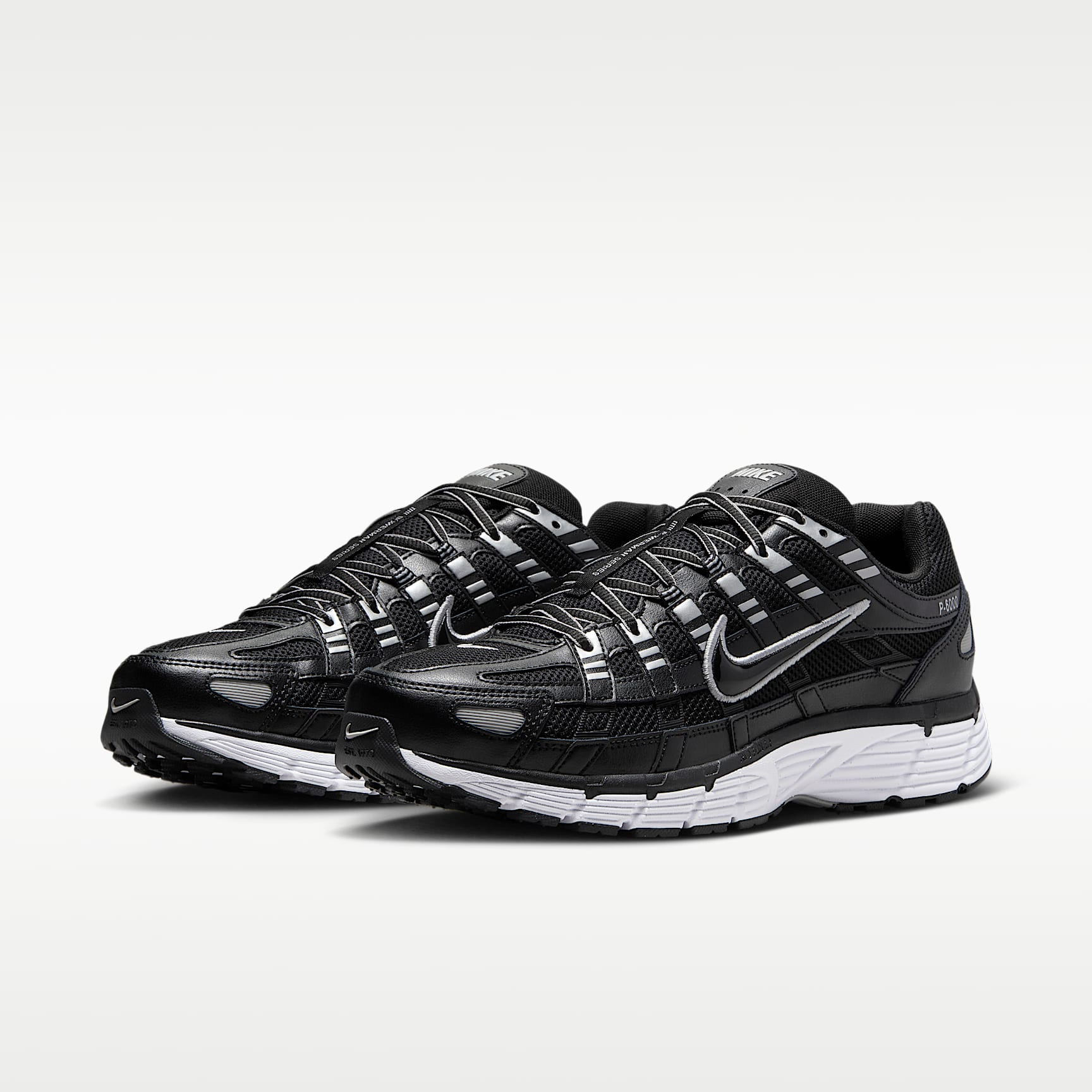 Nike P-6000 Schuh – Schwarz/Weiß/Metallic Silver/Schwarz