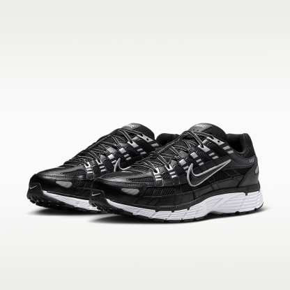 Nike P-6000 Schuh – Schwarz/Weiß/Metallic Silver/Schwarz