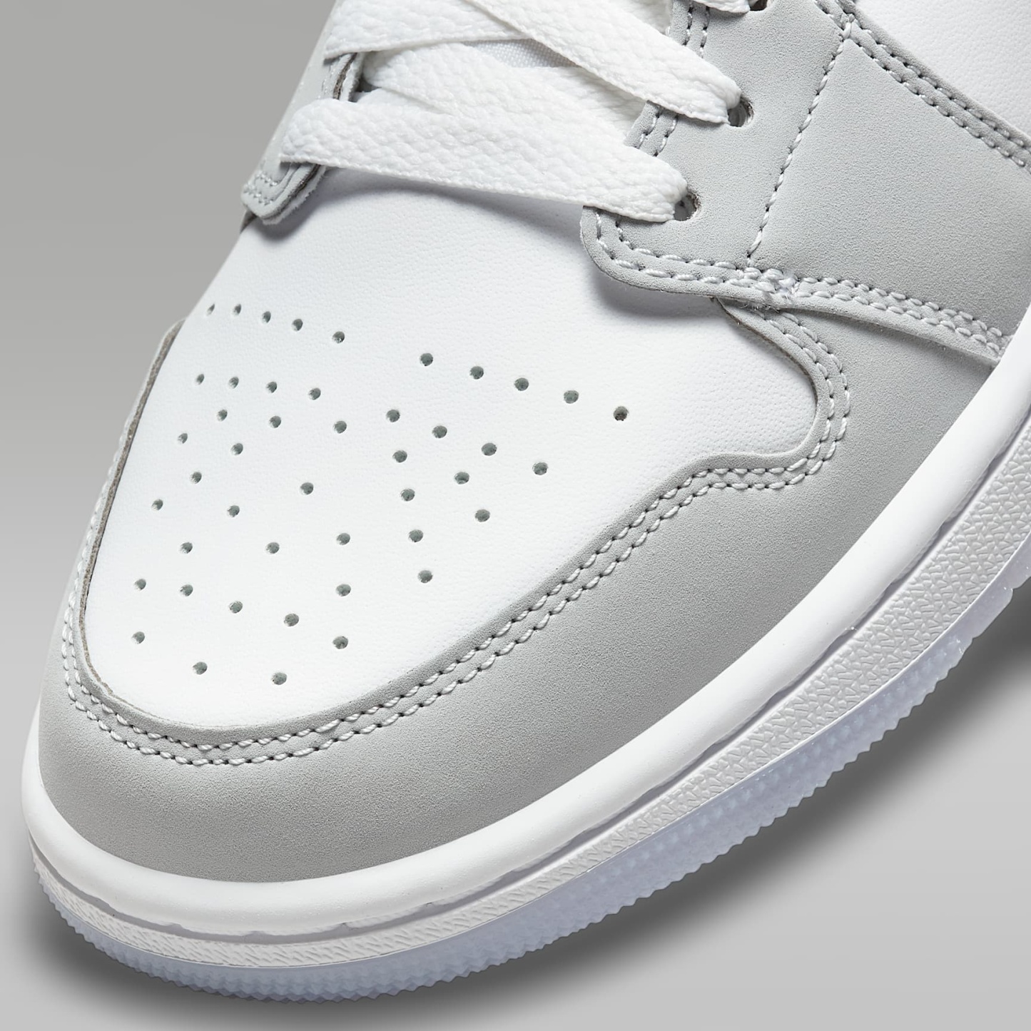 Air Jordan 1 Mid Schuh (Damen) – Weiß/Wolf Grey/Aluminum