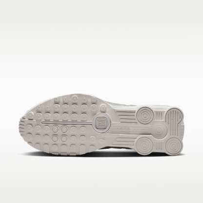 Nike Shox R4 Schuh (Herren) – Weiß/Weiß/Bright Crimson/Metallic Silver