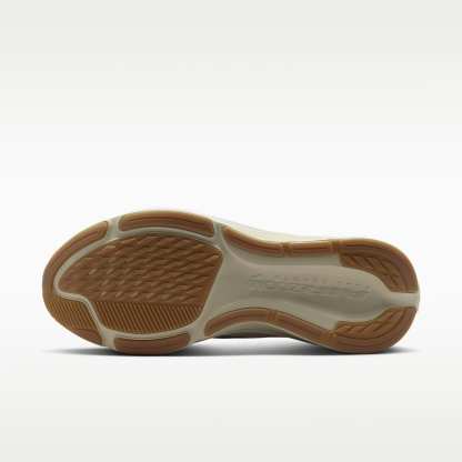 Nike Pegasus 42 Straßenlaufschuh (Herren) – Coconut Milk/Light Khaki/Gum Light Brown/Metallic Silver