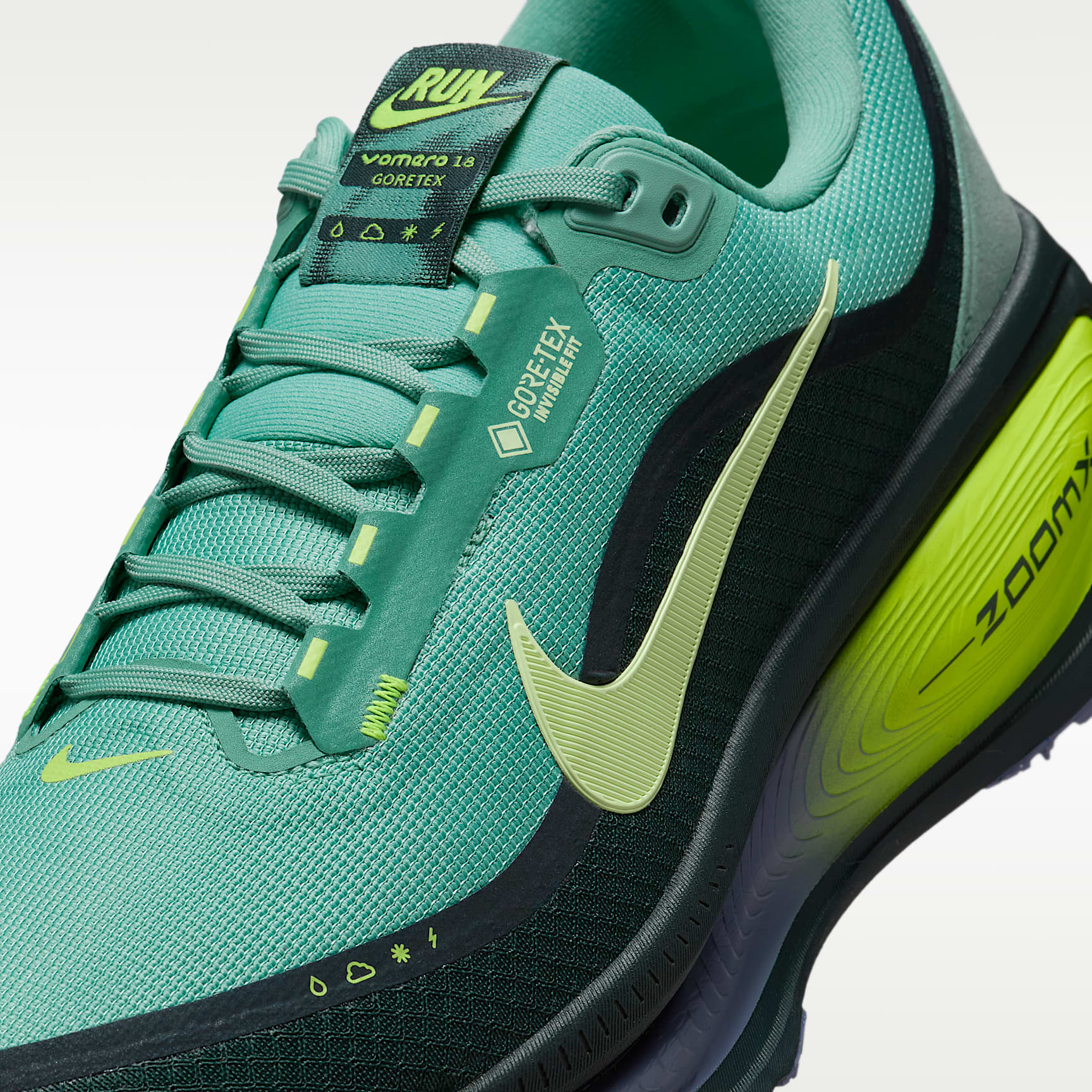 Nike Vomero 18 GORE-TEX wasserdichter Straßenlaufschuh mit reflektierenden Akzenten (Herren) – Seaweed/Cannon/Volt/Barely Volt