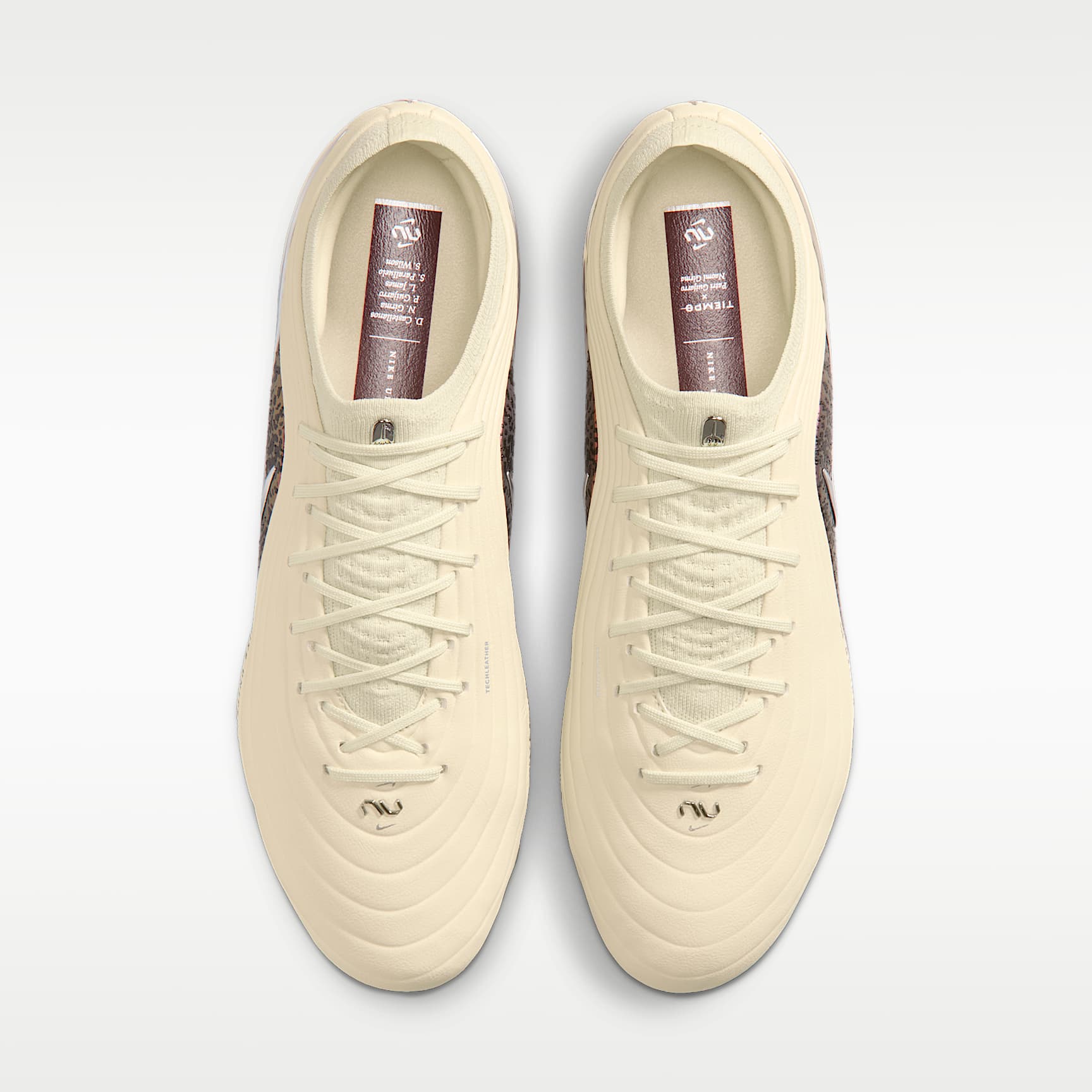 Nike United Tiempo Maestro Elite Low-Top-Fußballschuh für normalen Rasen – Fossil/Burgundy Crush/Metallic Silver