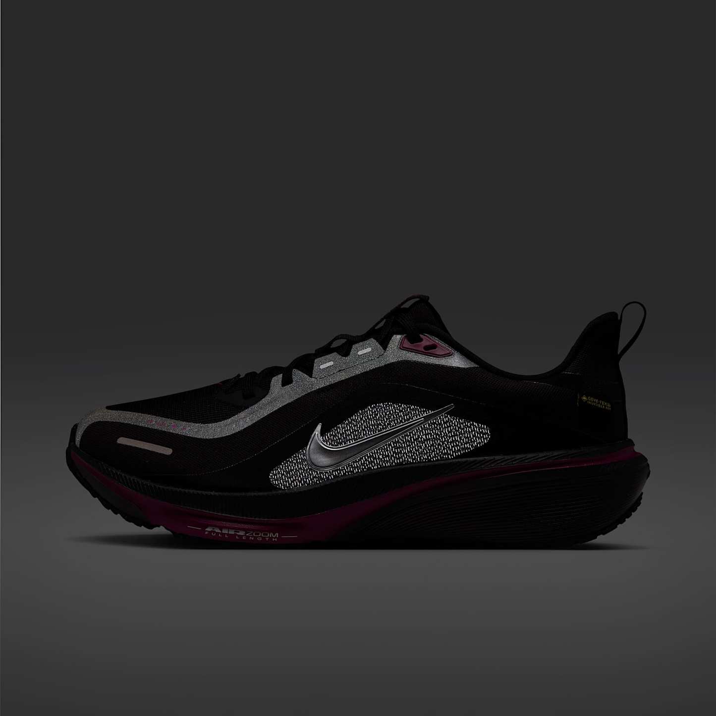 Nike Pegasus 42 GORE-TEX wasserdichter Straßenlaufschuh (Damen) – Schwarz/True Berry/Metallic Silver
