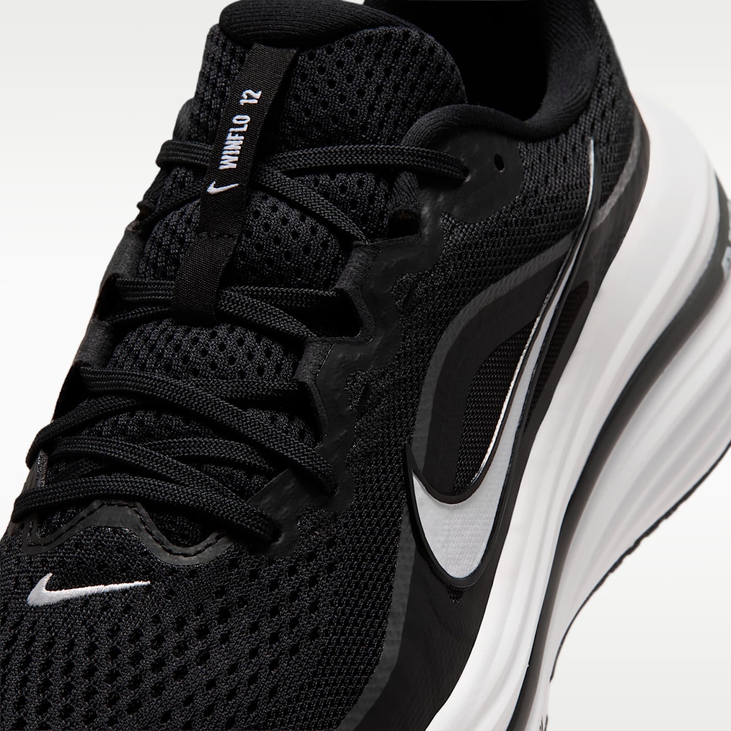 Nike Winflo 12 Straßenlaufschuh (Herren) – Schwarz/Dark Smoke Grey/Weiß