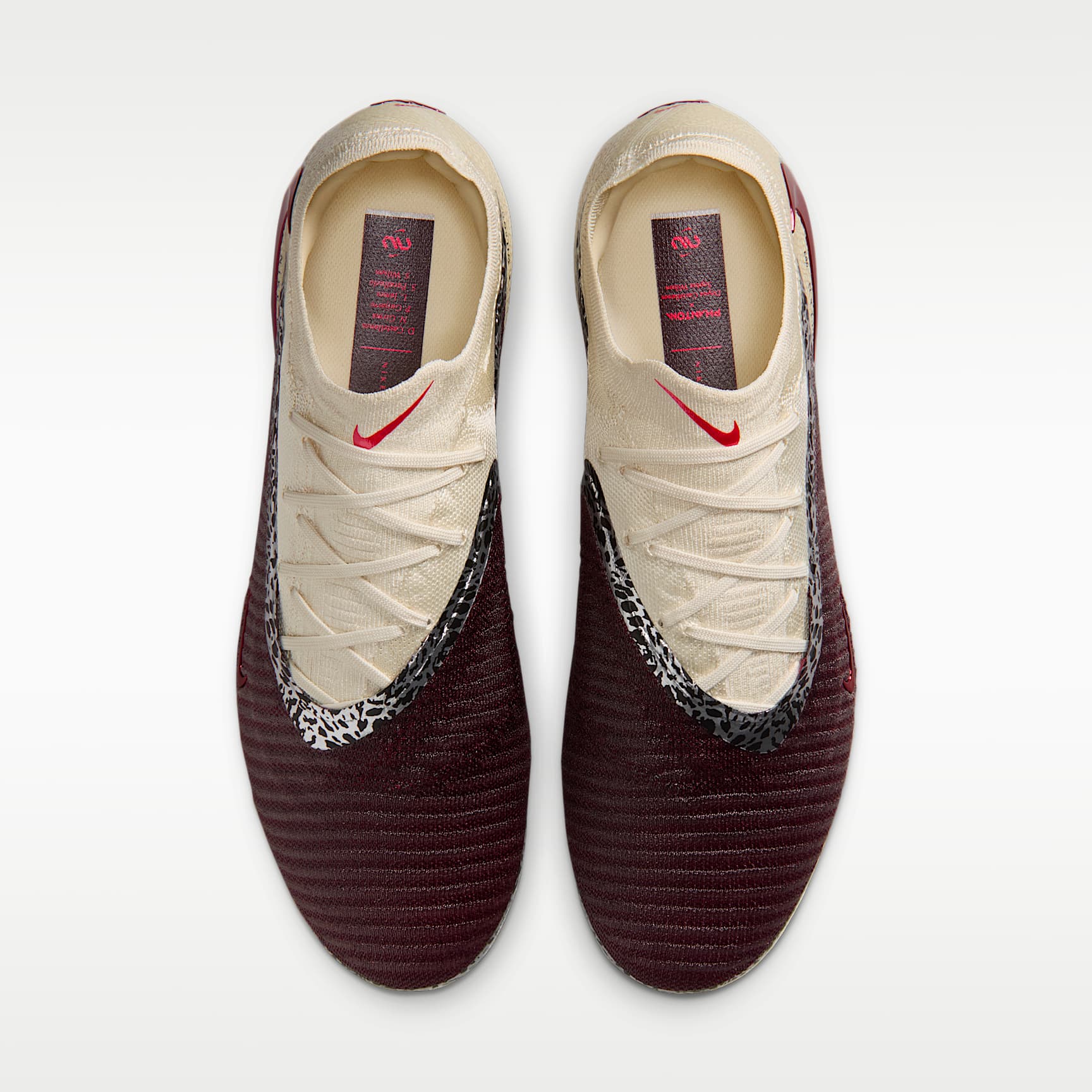 Nike United Phantom 6 Low Elite Fußballschuh für normalen Rasen – Burgundy Crush/Fossil/University Red