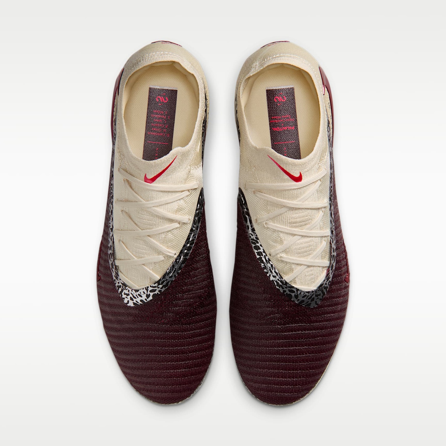 Nike United Phantom 6 Low Elite Fußballschuh für normalen Rasen – Burgundy Crush/Fossil/University Red
