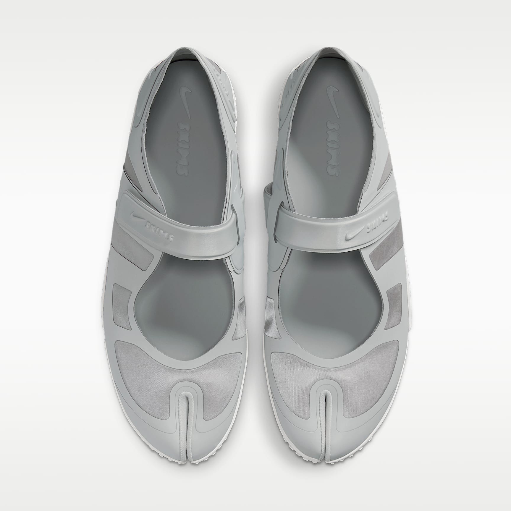 NikeSKIMS Rift Satin Schuh (Damen) – Night Silver/Base Grey/Medium Silver/Night Silver