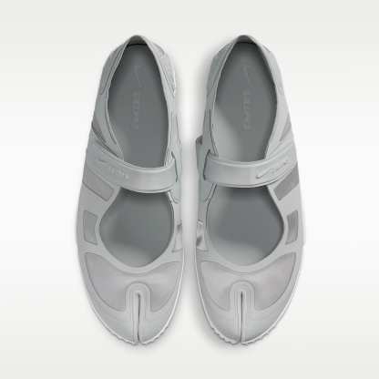 NikeSKIMS Rift Satin Schuh (Damen) – Night Silver/Base Grey/Medium Silver/Night Silver