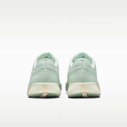 Nike Vapor Pro 3 Tennisschuh für Hartplätze (Damen) – Barely Green/Sea Glass/Steam/Coconut Milk