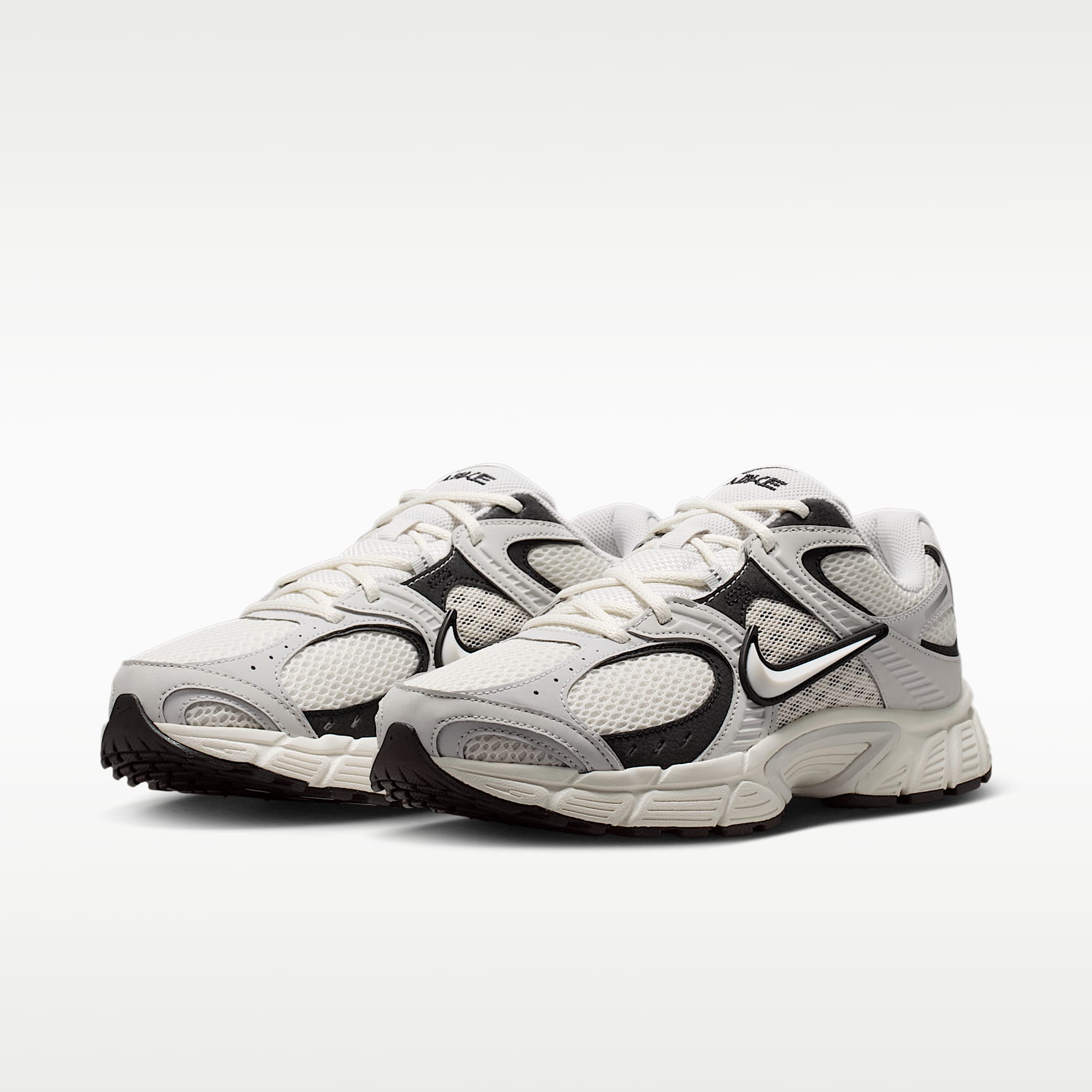 Nike V5 RNR Schuh (Herren) – Sail/Schwarz/Vast Grey/Sail