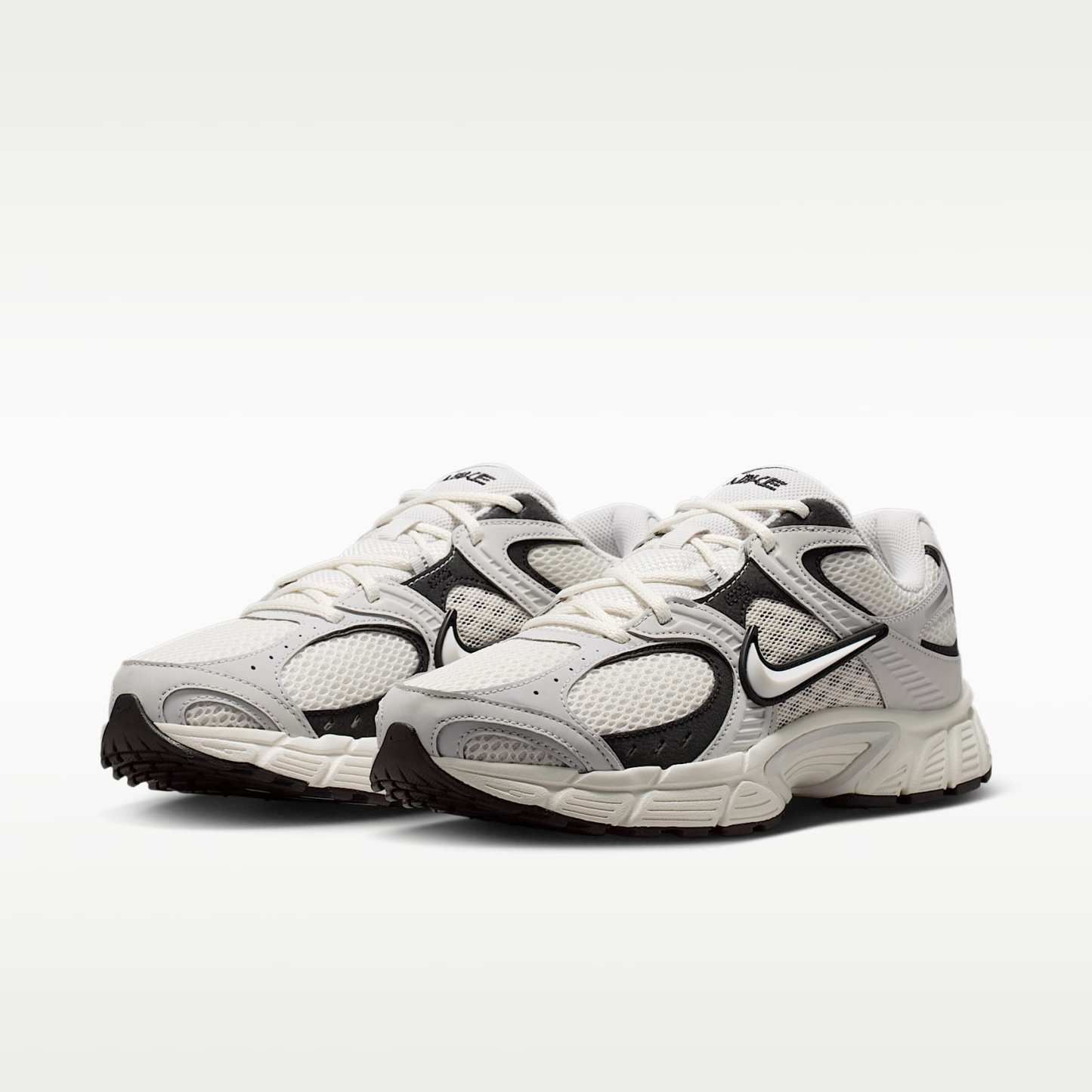Nike V5 RNR Schuh (Herren) – Sail/Schwarz/Vast Grey/Sail