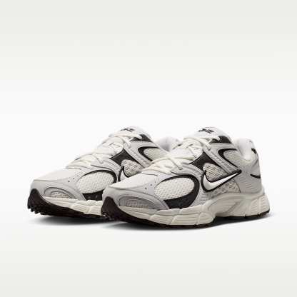 Nike V5 RNR Schuh (Herren) – Sail/Schwarz/Vast Grey/Sail