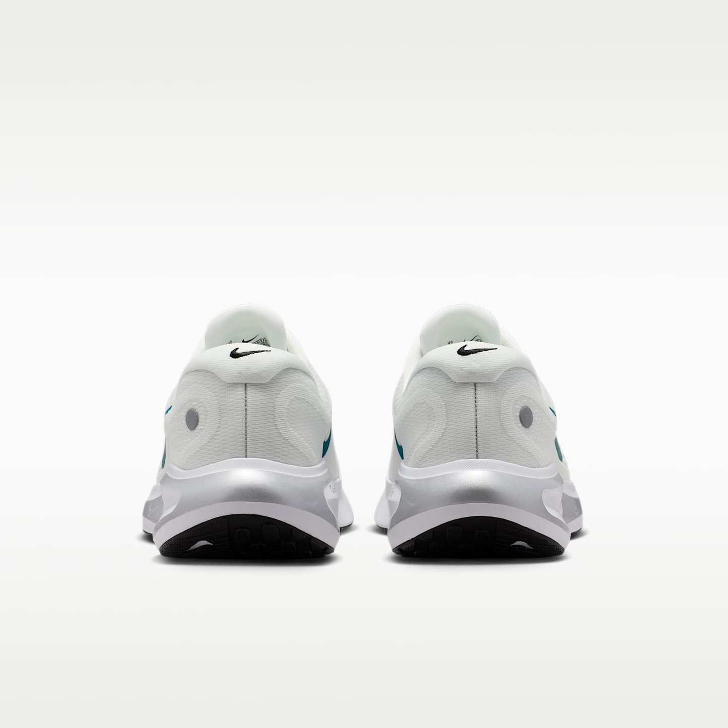 Nike Journey Run Straßenlaufschuh (Herren) – Summit White/Schwarz/Metallic Silver/Bright Spruce