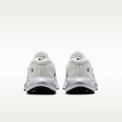 Nike Journey Run Straßenlaufschuh (Herren) – Summit White/Schwarz/Metallic Silver/Bright Spruce