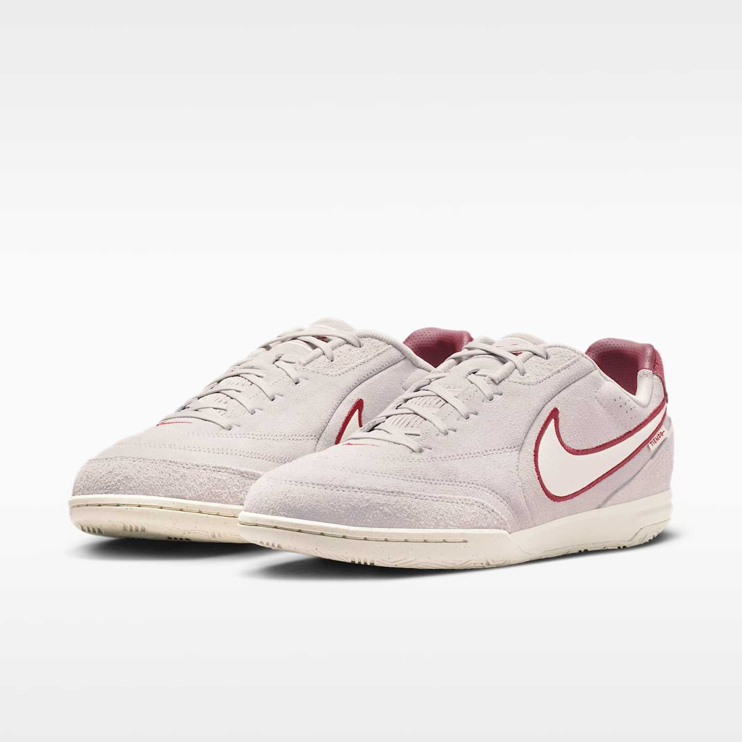 Nike Tiempo Streetgato PRM Low-Top-Fußballschuh für Hallen- und Hartplätze – Moon Particle/Team Red/Chalk