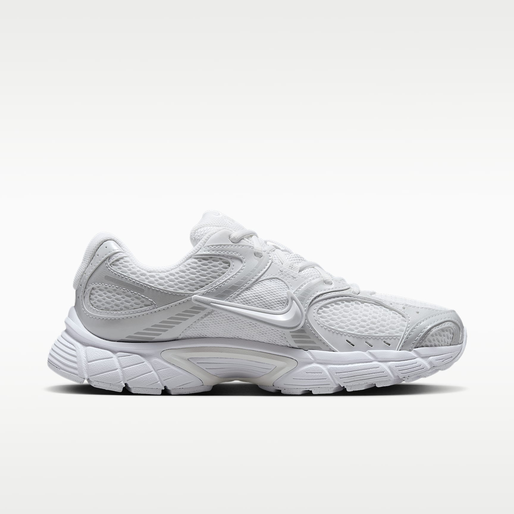 Nike V5 RNR Schuh mit reflektierenden Akzenten (Damen) – Weiß/Schwarz/Metallic Silver/Weiß