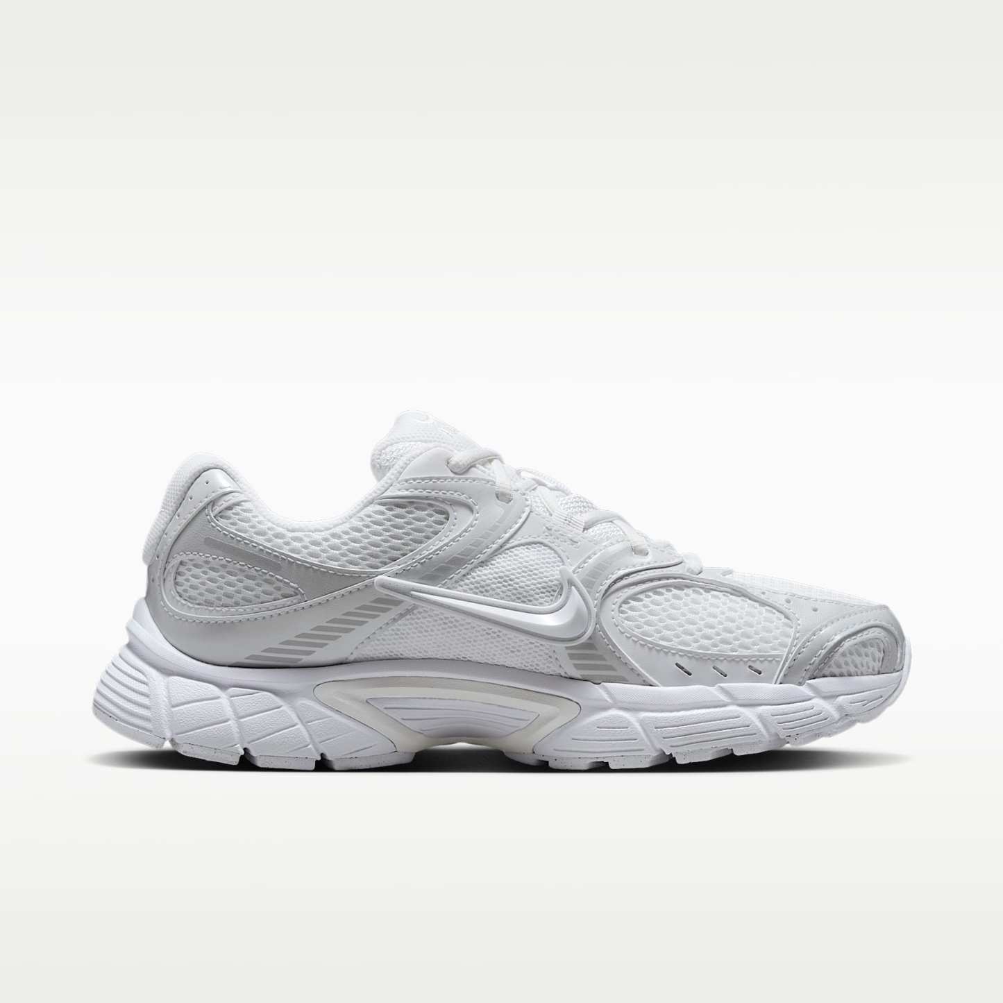 Nike V5 RNR Schuh mit reflektierenden Akzenten (Damen) – Weiß/Schwarz/Metallic Silver/Weiß
