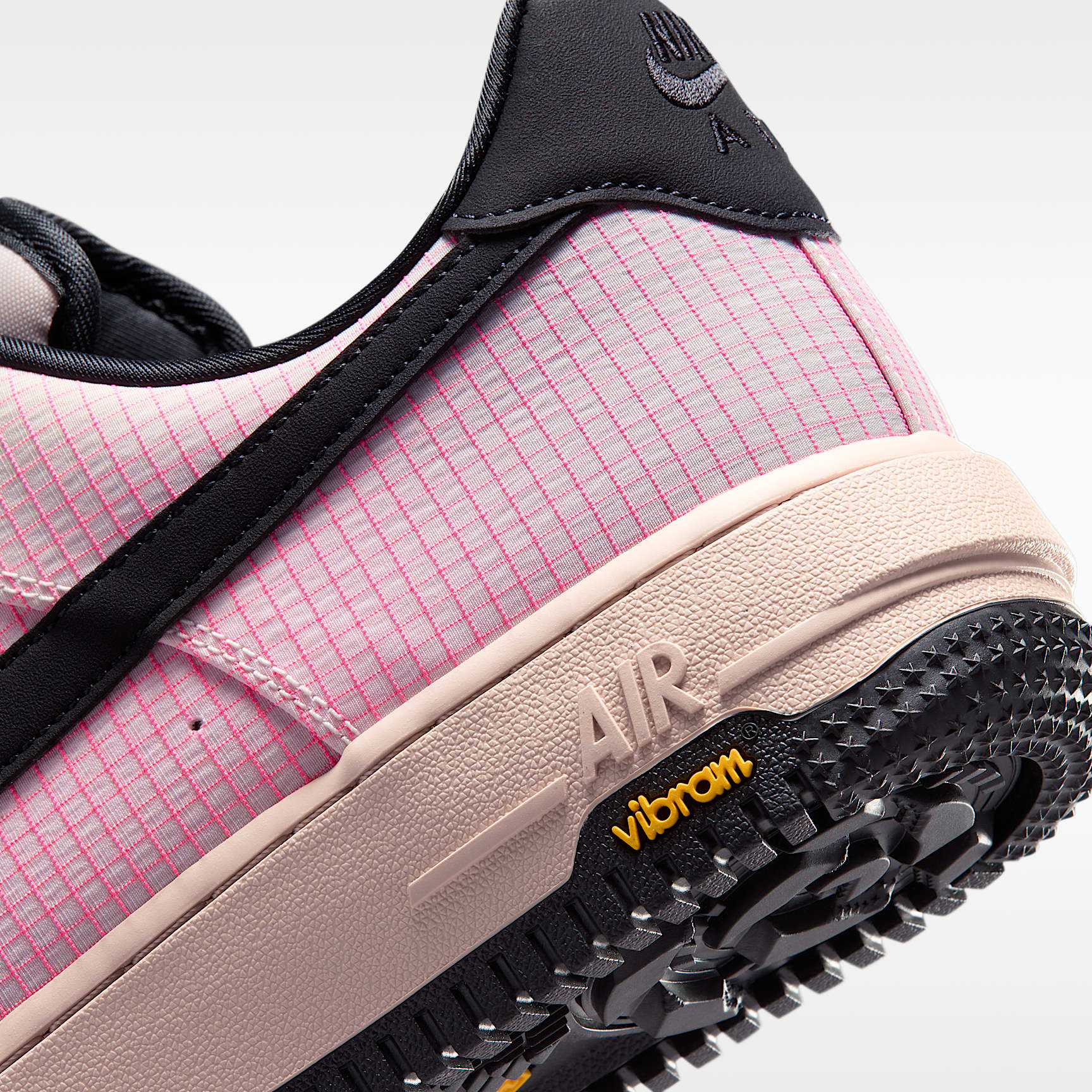 Nike Air Force 1 ’07 LX Vibram Herrenschuhe – Silt Red/Light Violet Ore/Speed Yellow/Schwarz