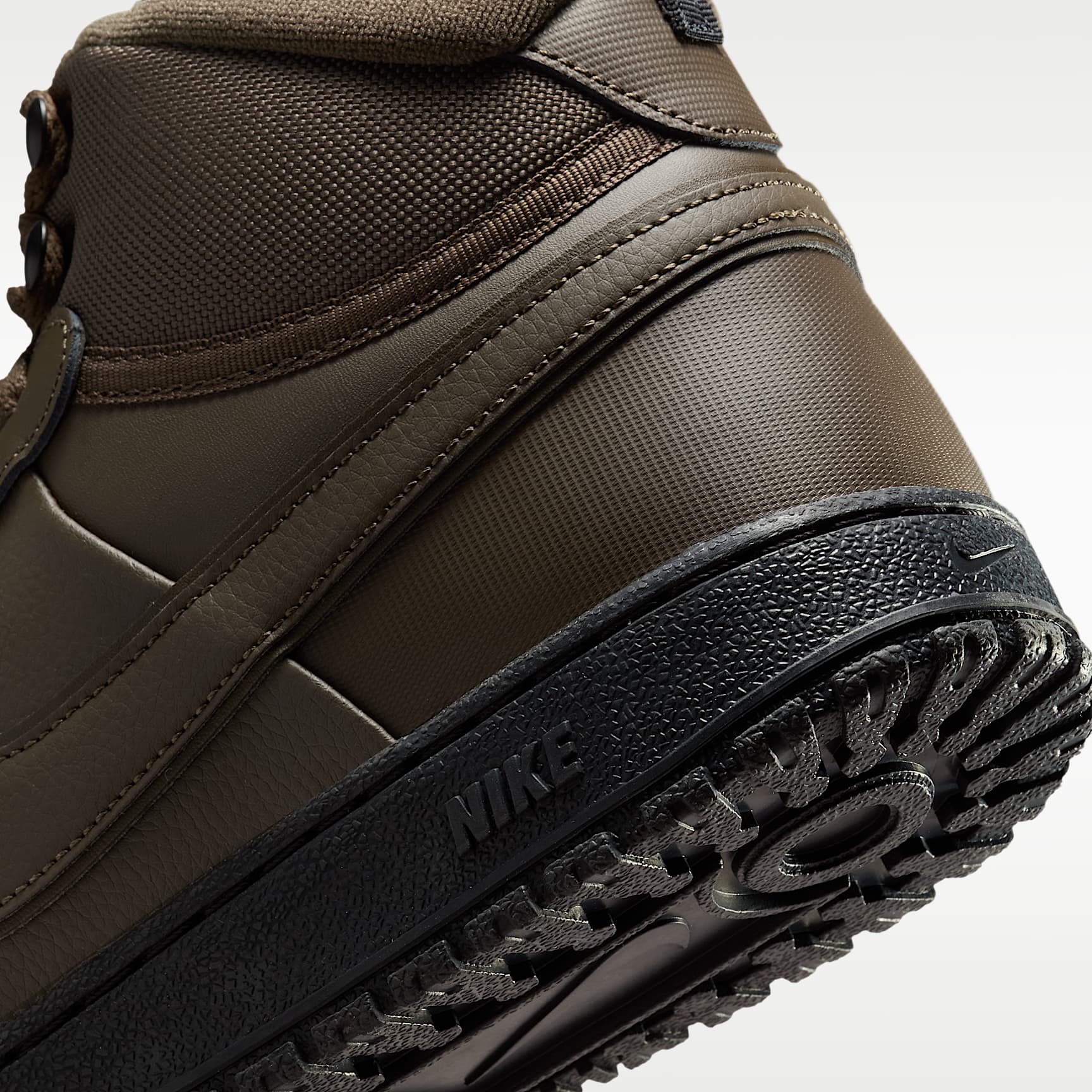 Nike Court Vision Mid winterfester Schuh (Herren) – Dark Hazel/Schwarz/Saffron Quartz/Dark Hazel