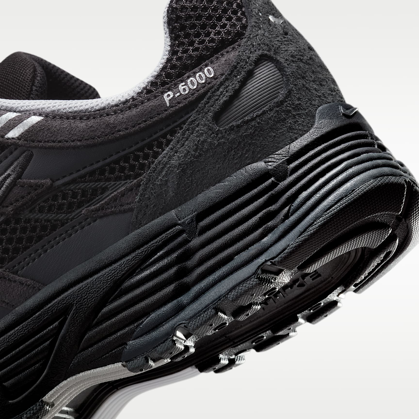 Nike P-6000 Wildlederschuhe (Herren) – Anthracite/Chrome/Metallic Silver/Schwarz