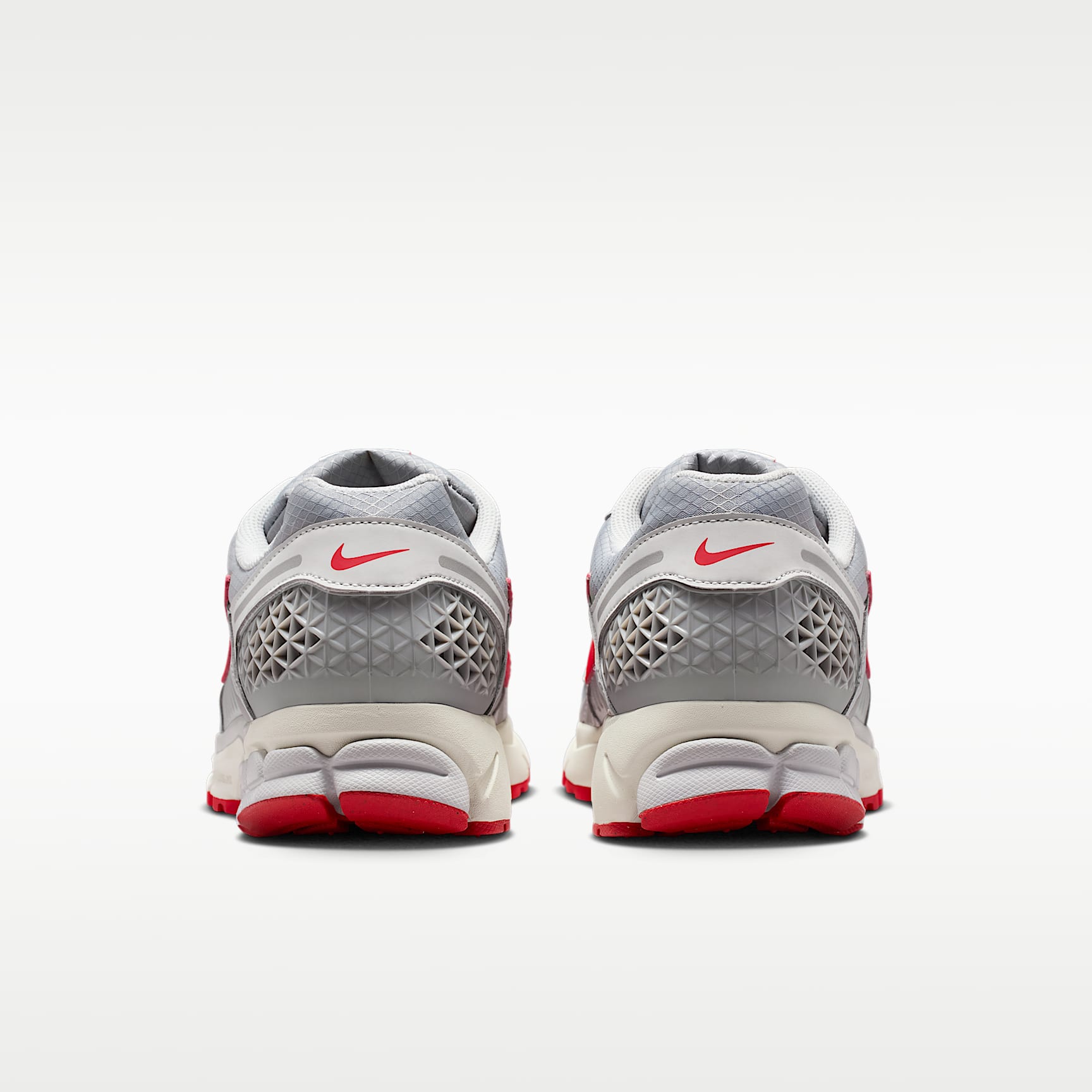 Nike Zoom Vomero 5 SE Herrenschuh – Grey Fog/Particle Grey/Phantom/University Red