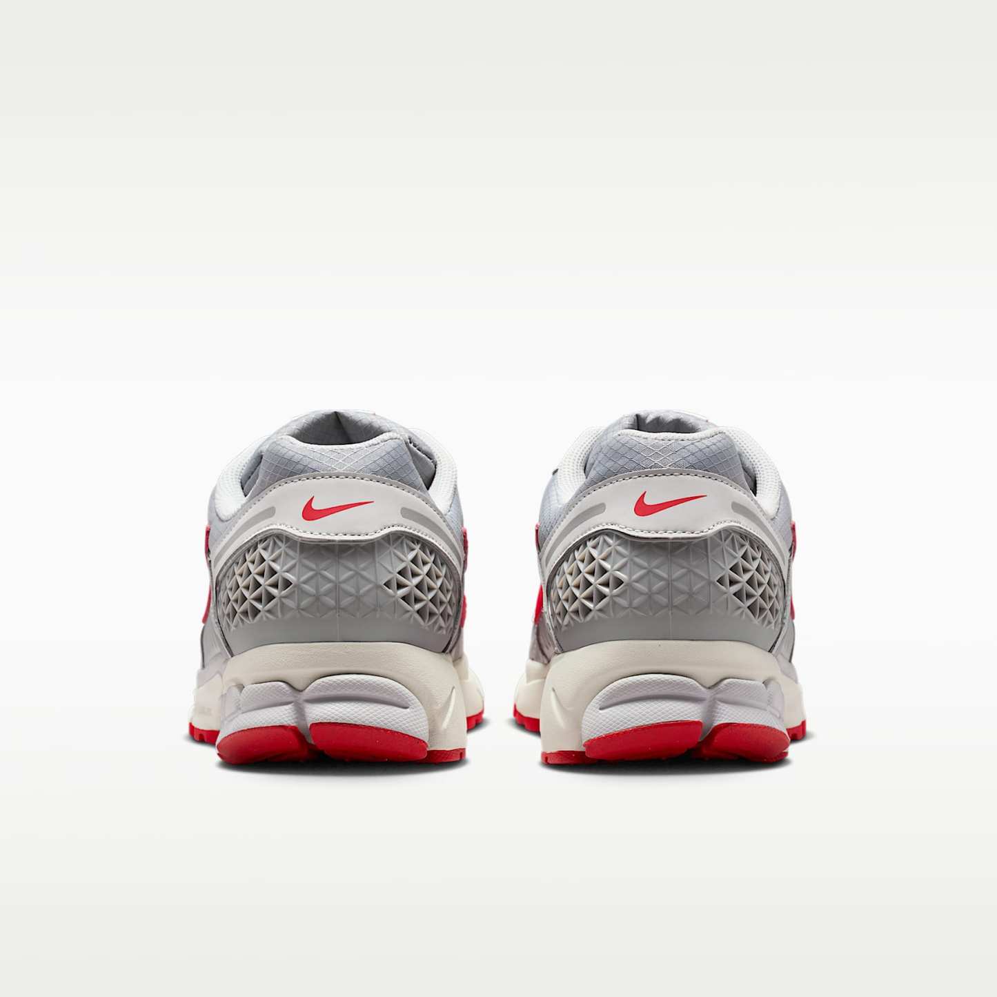 Nike Zoom Vomero 5 SE Herrenschuh – Grey Fog/Particle Grey/Phantom/University Red