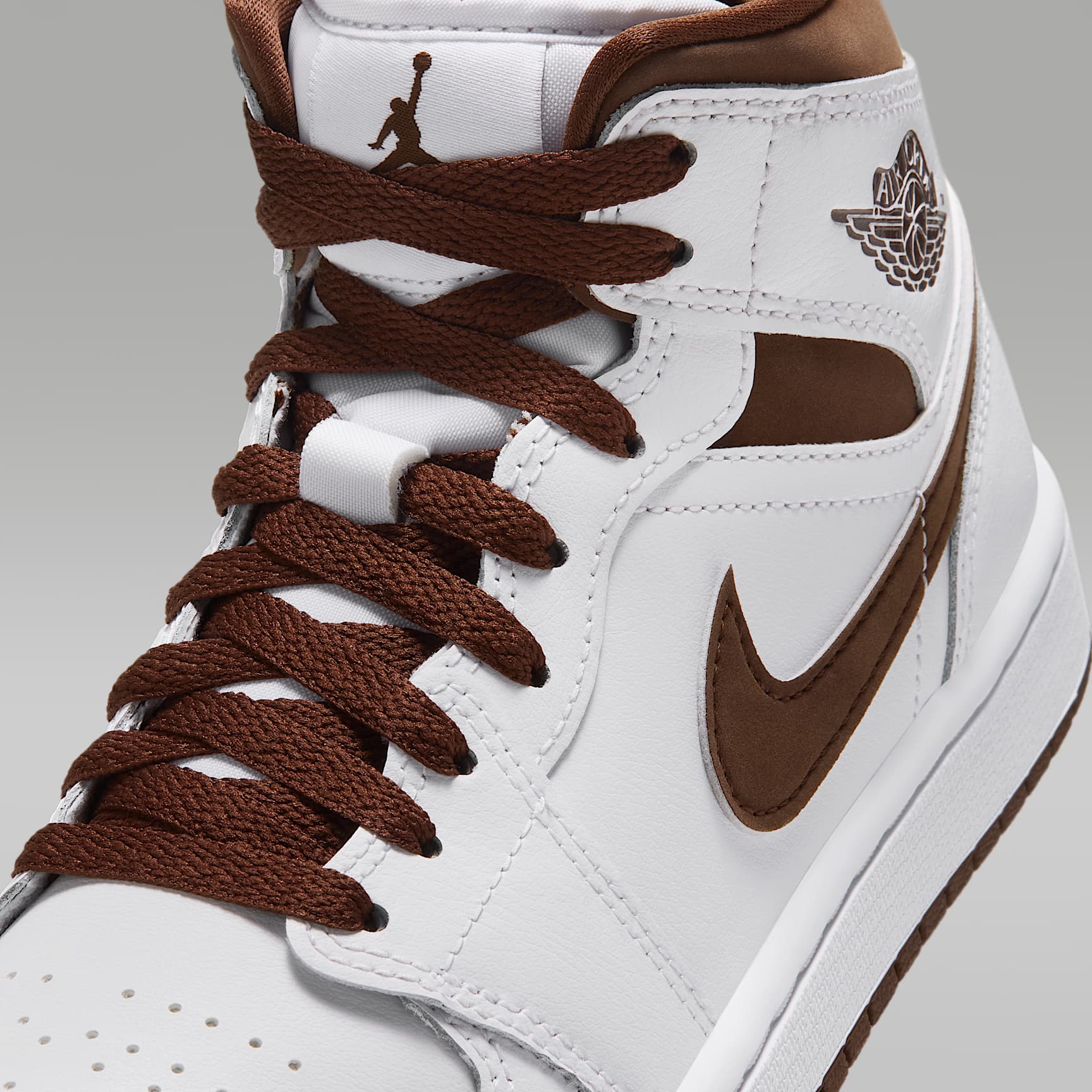 Air Jordan 1 Mid Schuh (Damen) – Weiß/Cacao Wow/Cacao Wow