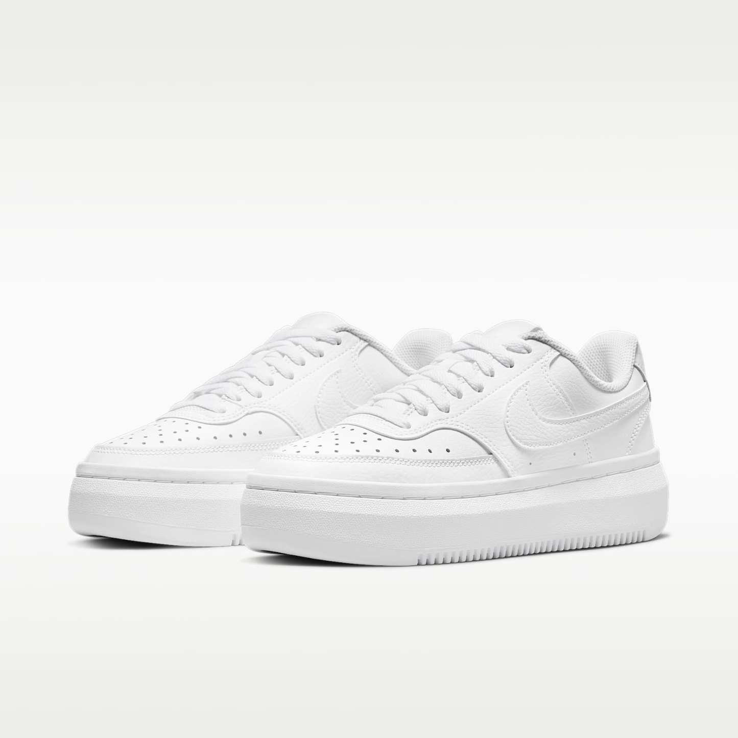 Nike Court Vision Alta Schuh (Damen) – Weiß/Weiß/Weiß