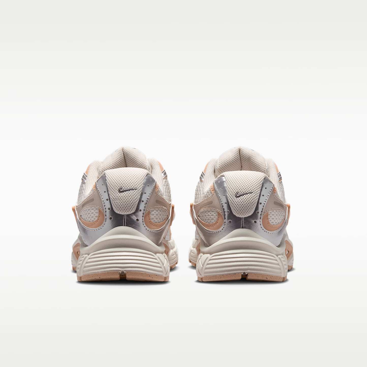 Nike V5 RNR Schuh mit reflektierenden Akzenten (Damen) – Phantom/Chalk/Shimmer/Phantom