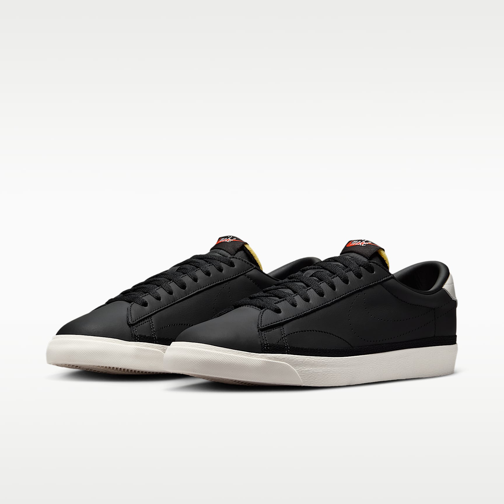 Nike Tennis Classic Schuh (Herren) – Schwarz/Sail/Team Orange/Schwarz
