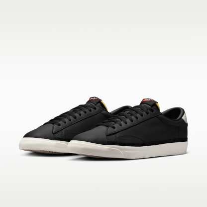 Nike Tennis Classic Schuh (Herren) – Schwarz/Sail/Team Orange/Schwarz