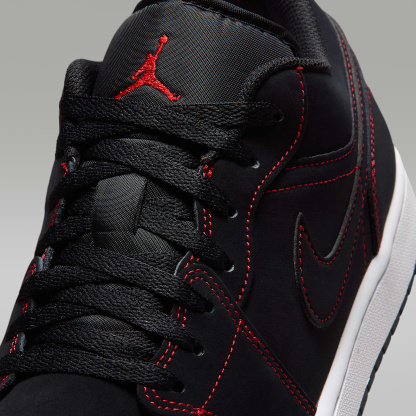 Air Jordan 1 Low Herrenschuh – Schwarz/Weiß/University Red