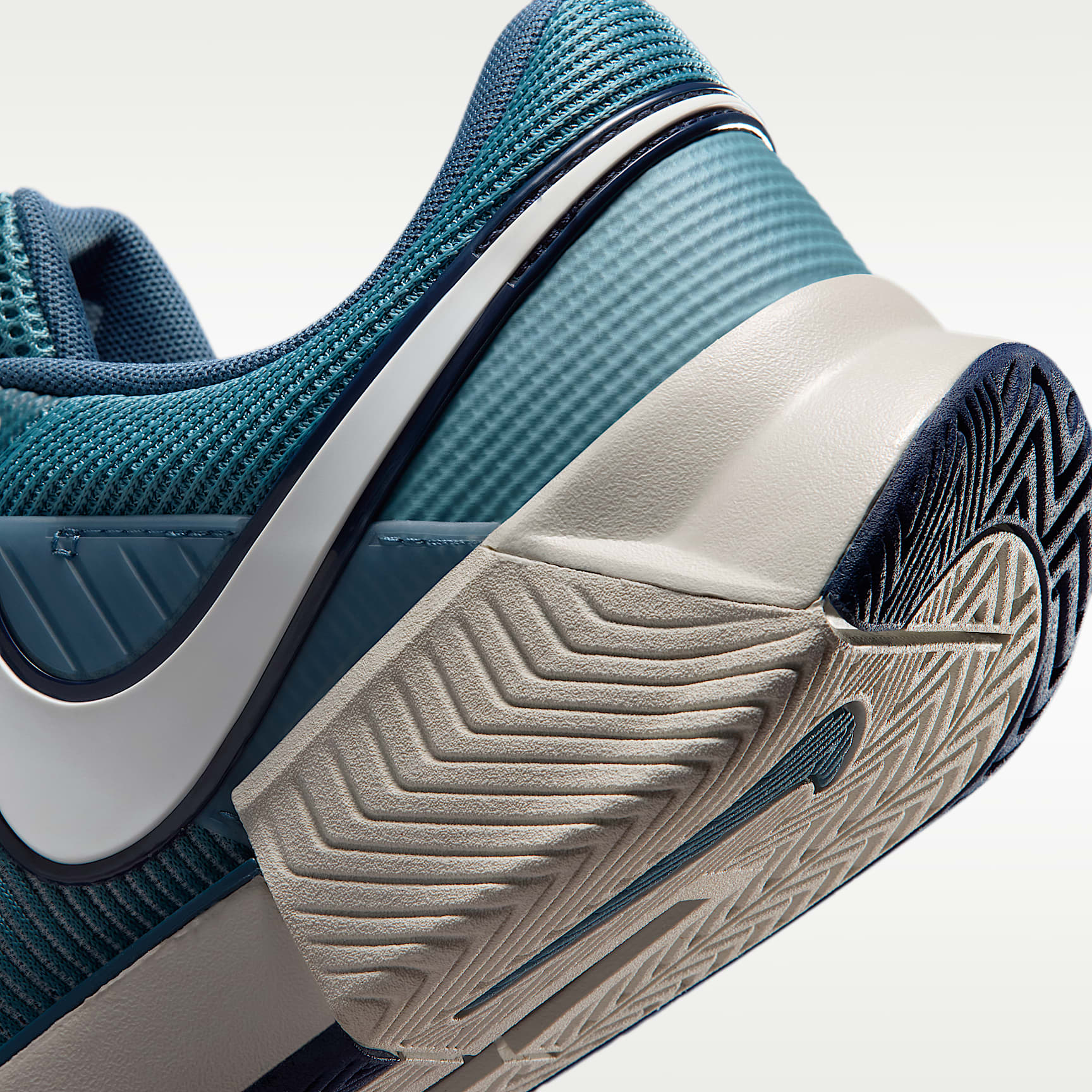 Nike GP Challenge 1.5 Hartplatz-Tennisschuh (Herren) – Smokey Blue/Light Bone/New Slate/Weiß