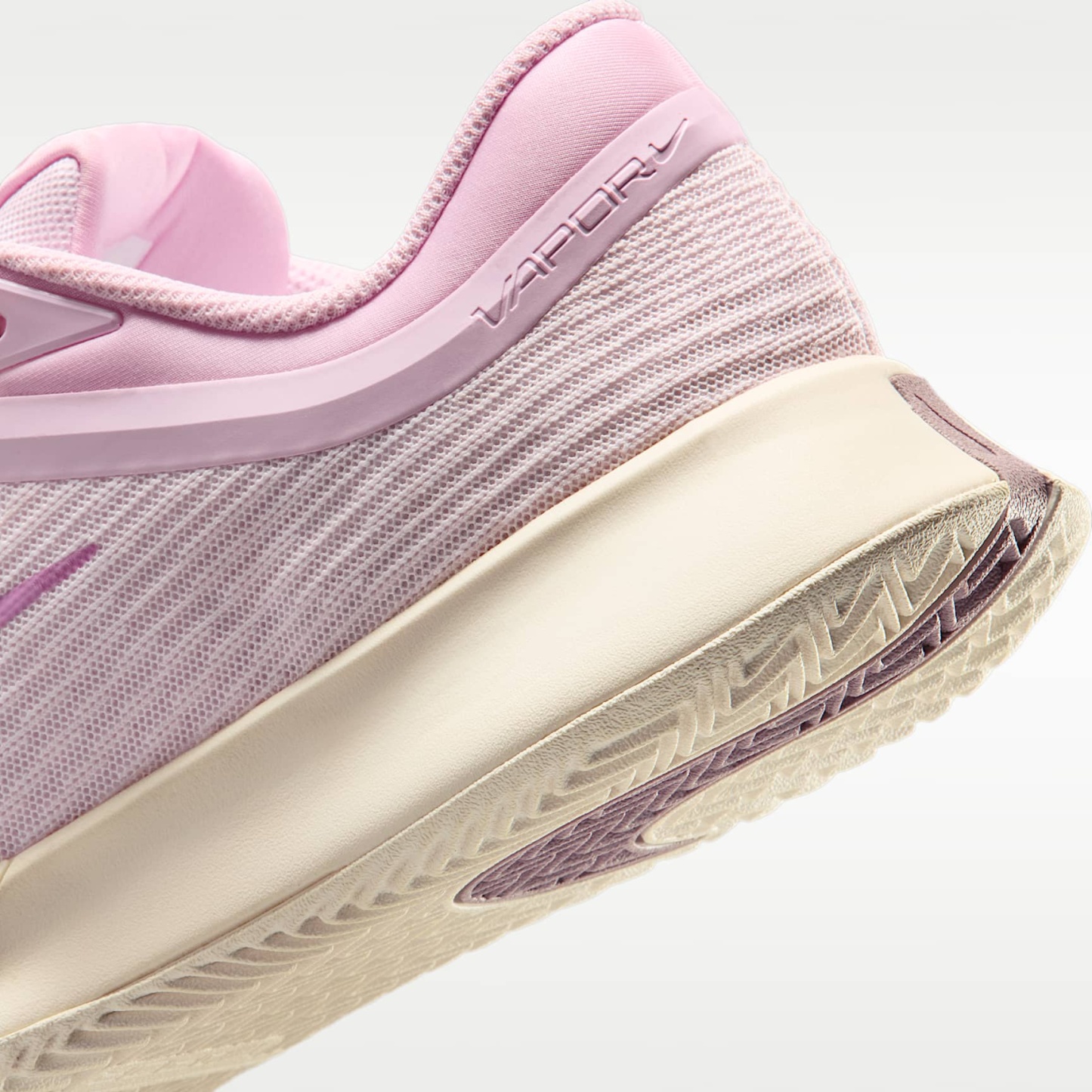 Nike Vapor Pro 3 Premium Tennisschuh für Clay Courts (Damen) – Pearl Pink/Pink Foam/Chalk/Light Magenta