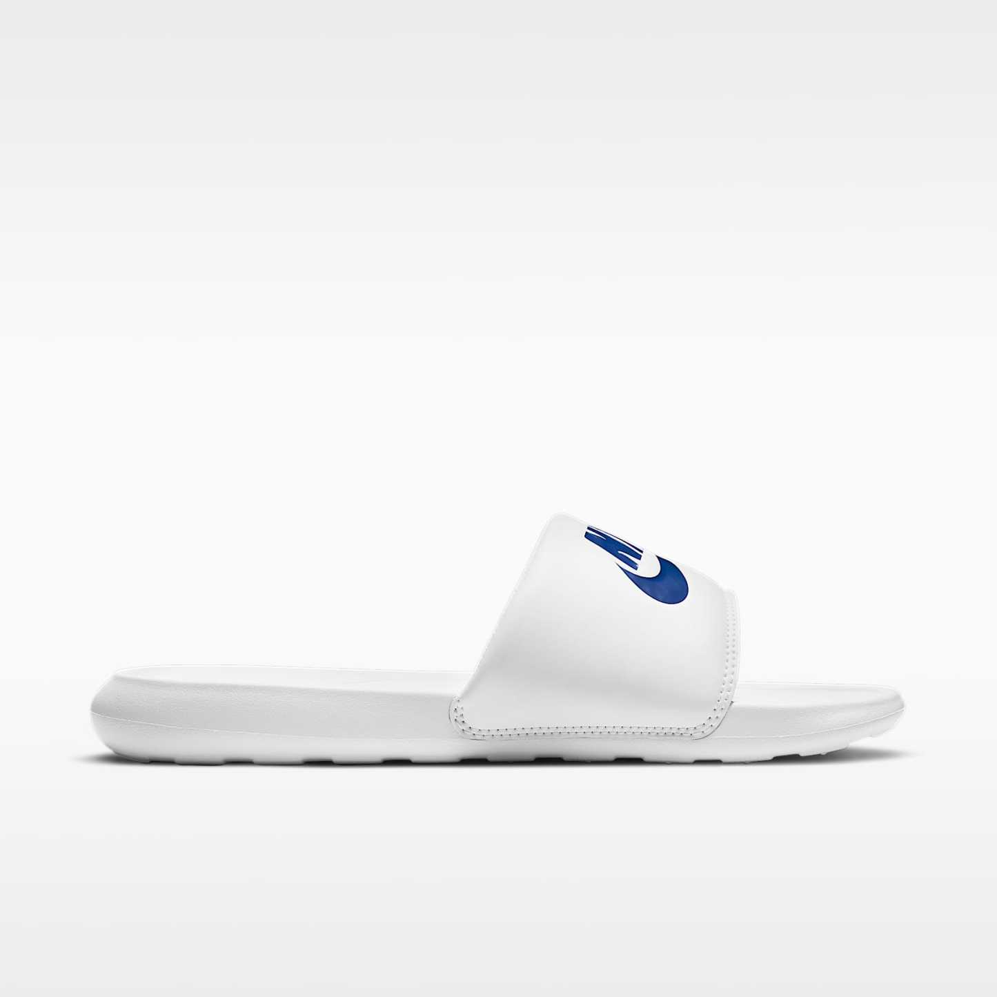 Nike Victori One Slides (Herren) – Weiß/Weiß/Game Royal